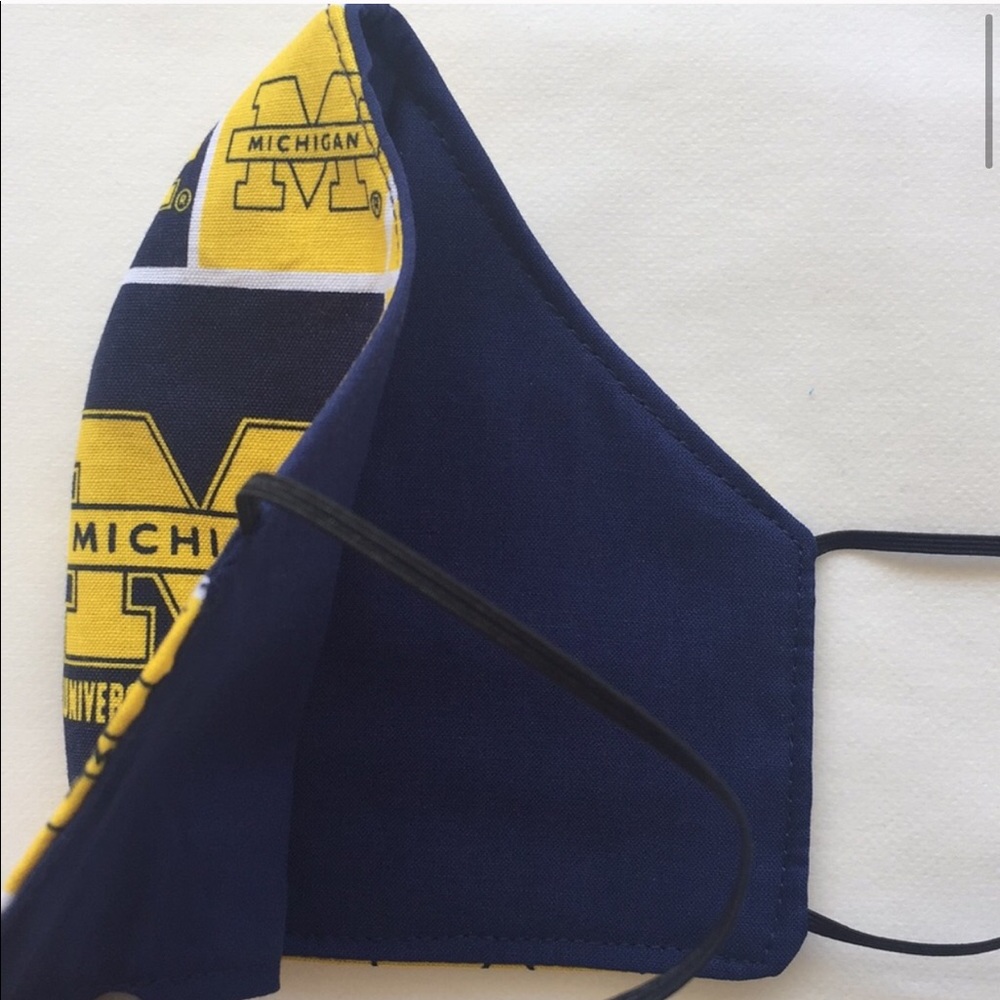Michigan UofM Mask - Picture 2 of 2